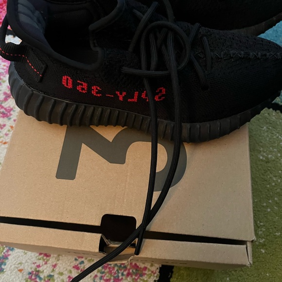 Authentic Yeezy shoes - Picture 2 of 3